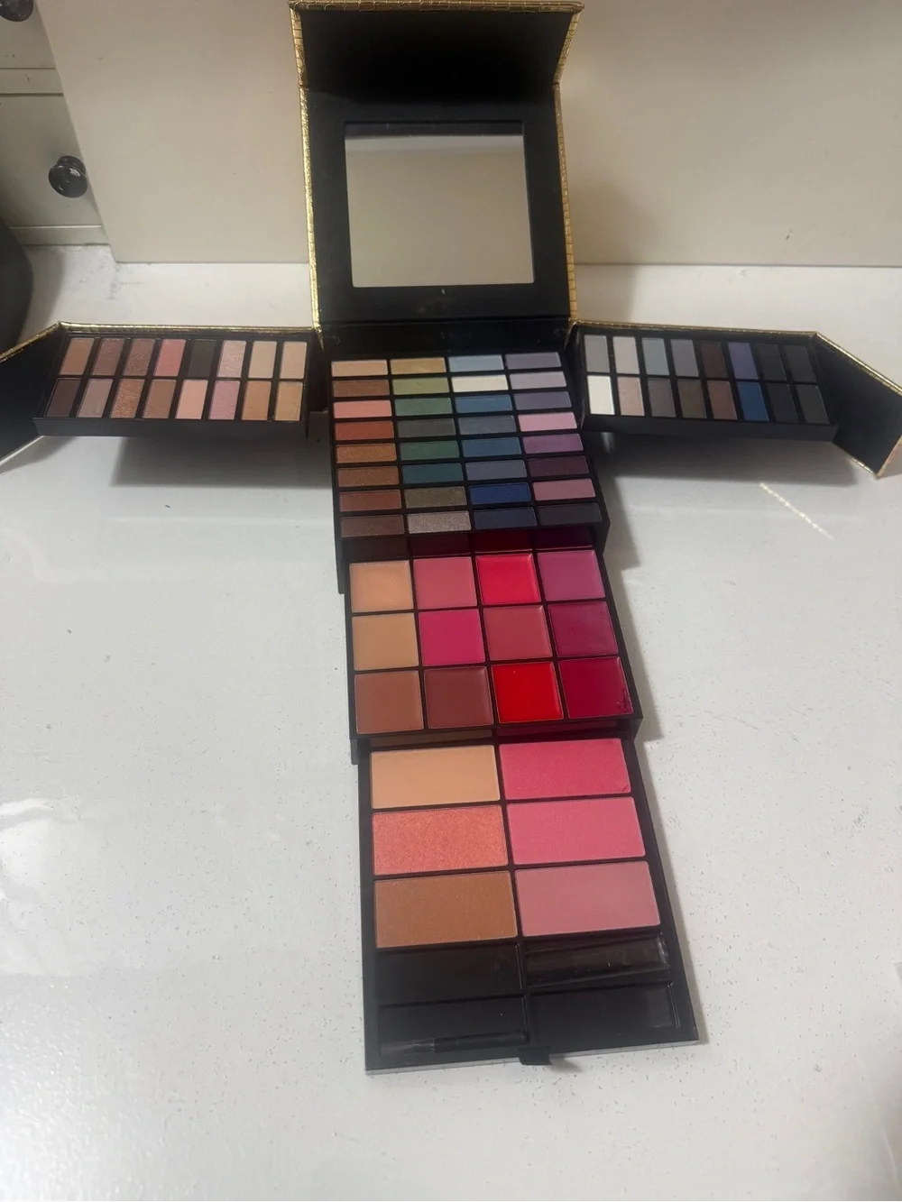 Versatile Women Makeup Palette with Lip and Eye Shades - Pink & Neutral Tones